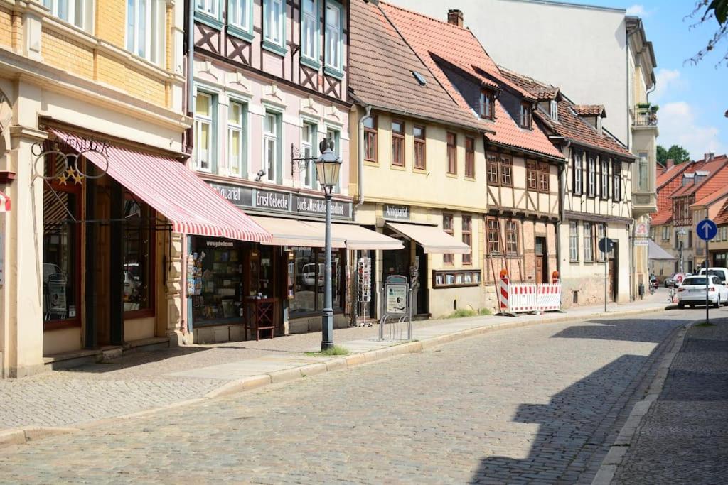 Schoene Ferienwohnung Mit Zwei Schlafzimmern เควดลินบวร์ก ภายนอก รูปภาพ